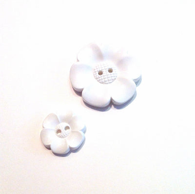 White-plastic-flower-button